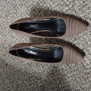 Anne Michelle suede heels